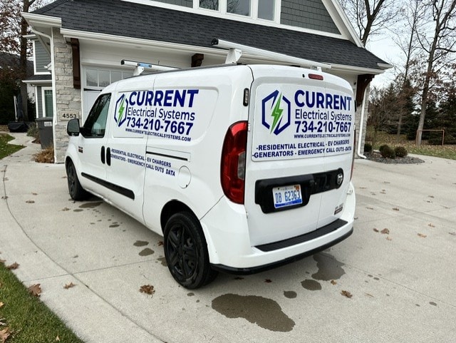 Electrician consulting with homeowner